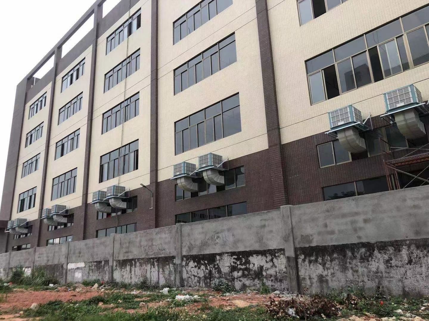 環(huán)?？照{(diào)掛機(jī)安裝實(shí)拍