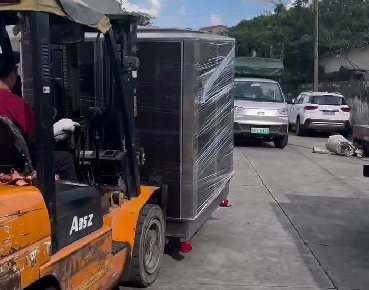 27臺不銹鋼冷風機裝車發(fā)貨